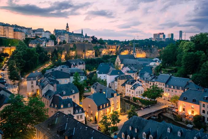 Luxembourg : les actifs des fonds d’investissement atteignent un record de 6 731 milliards d’euros